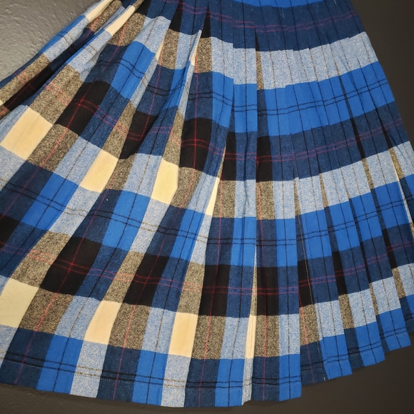 Vintage 1950s Elegant Reversable Pleated Blue and Black Plaid A-Line Skirt - Picture 6 of 8